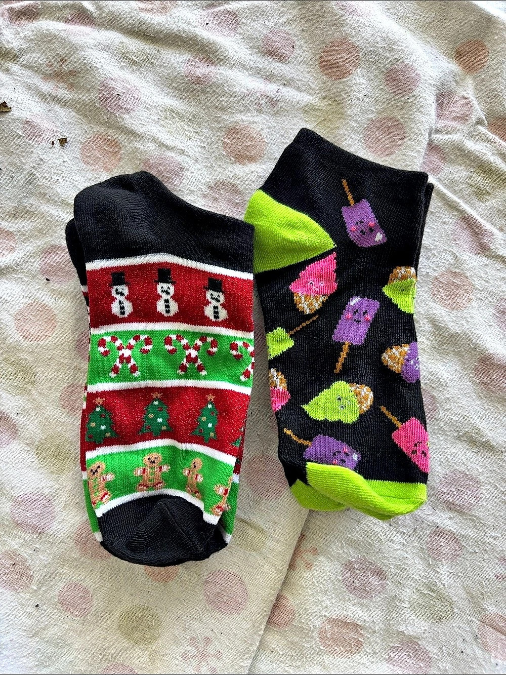 Kids Holiday Socks Black & Green Like New